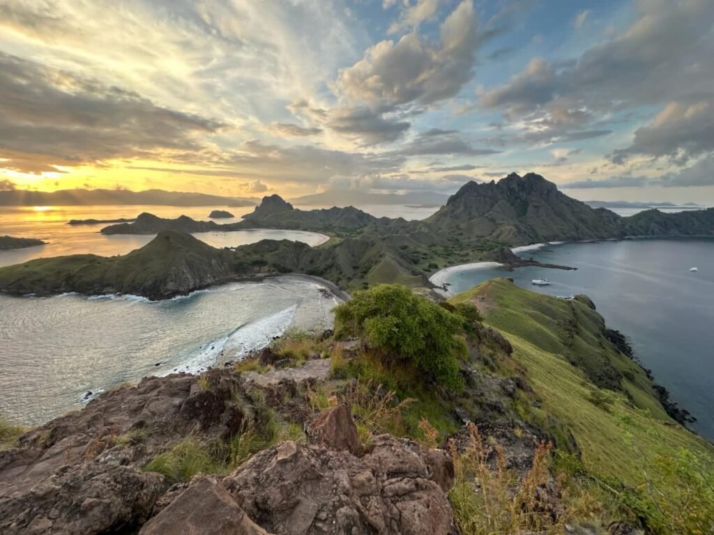 Komodo Sailing